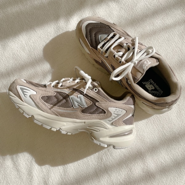 ニューバランス（new balance）（メンズ、レディース）スニーカー 725 