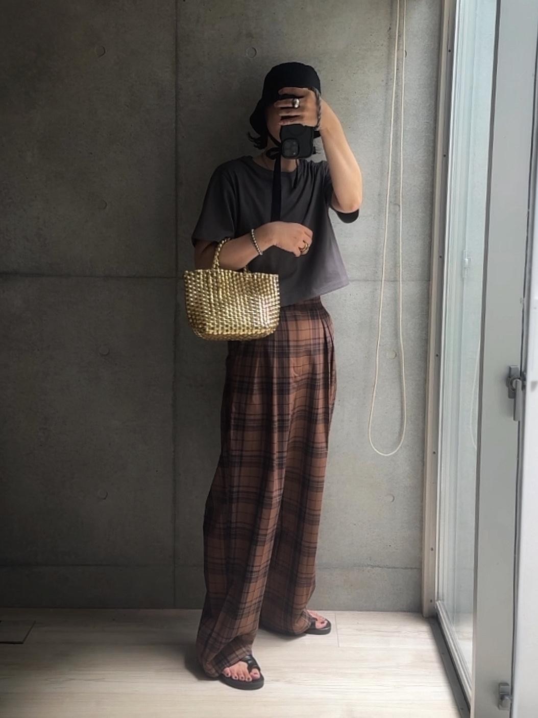 #PR は、パンツ。
さっき投稿したコーディネート画像にも書いたけど、ほんっとこの汗染み防止Tよい！染みない！
そしてこの一件チグハグコーデ、割と好き。

#夏コーデ 