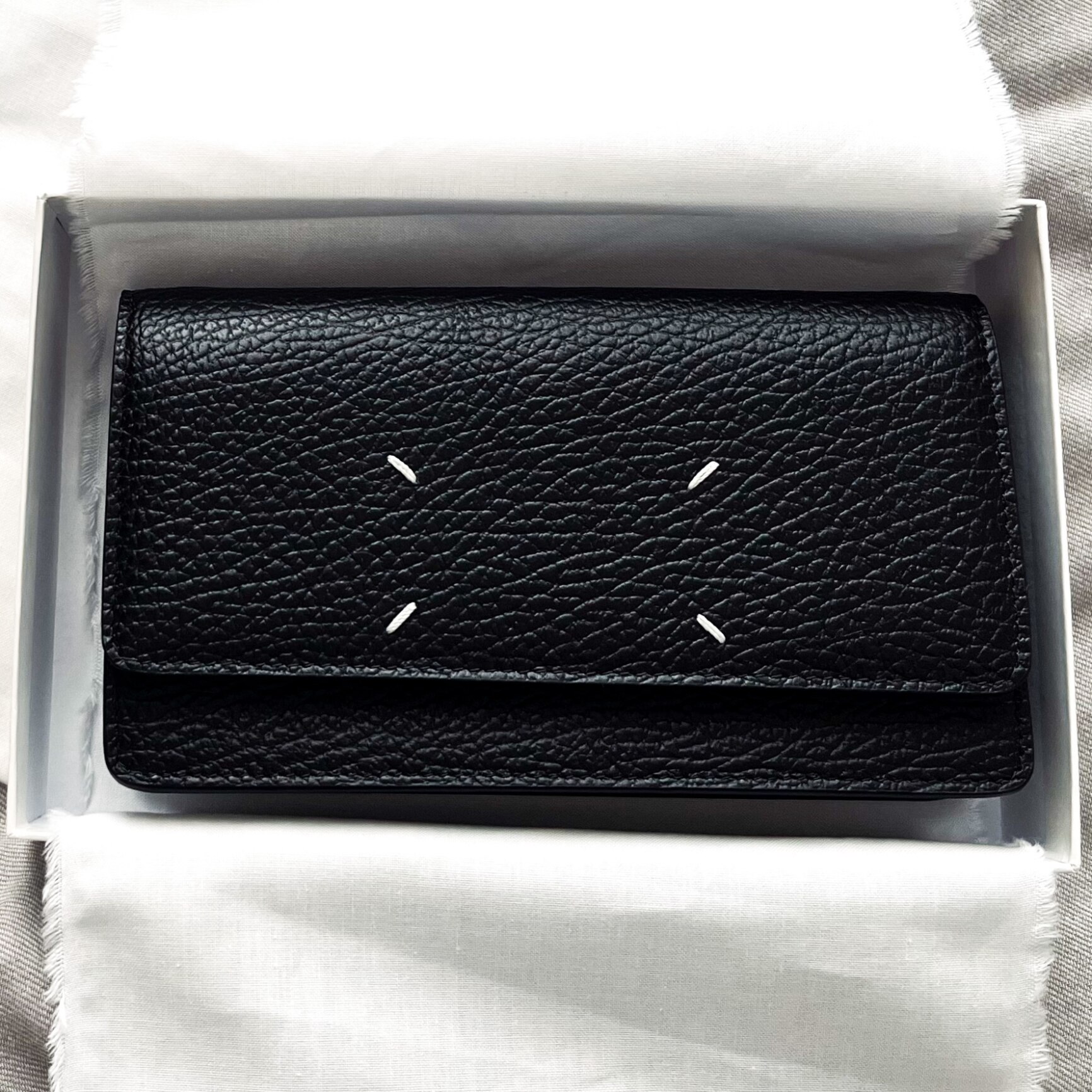 MAISON MARGIELA メゾン マルジェラ 財布 バッグ フラグメントケース 4ステッチ ラージ チェーン ウォレット BAG SA3UI0008 P4455 レディース ユニセックス 黒 ブラック ショルダーバッグ レザー 牛革 本革 肩掛け 斜め掛け