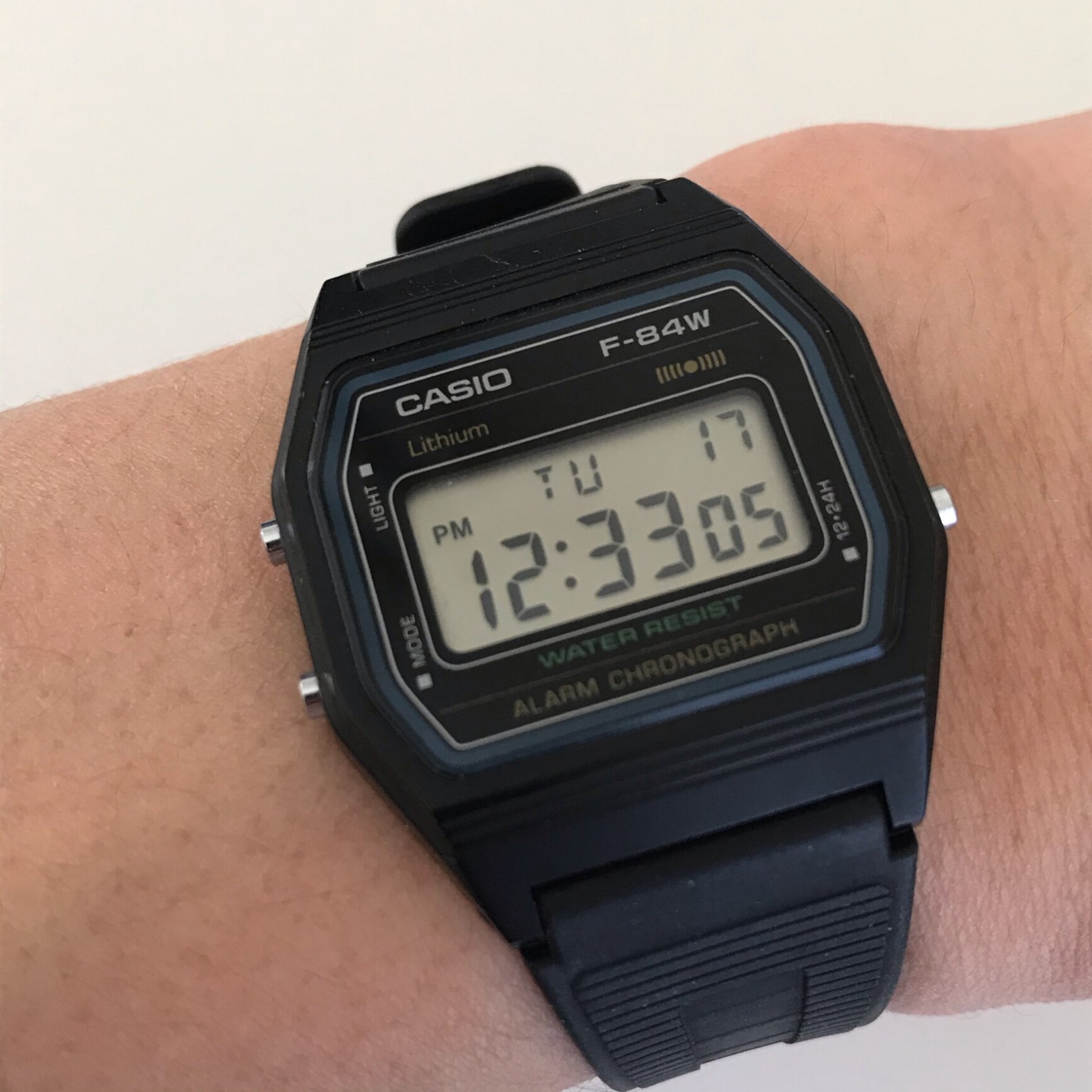 Casio f84w1 store