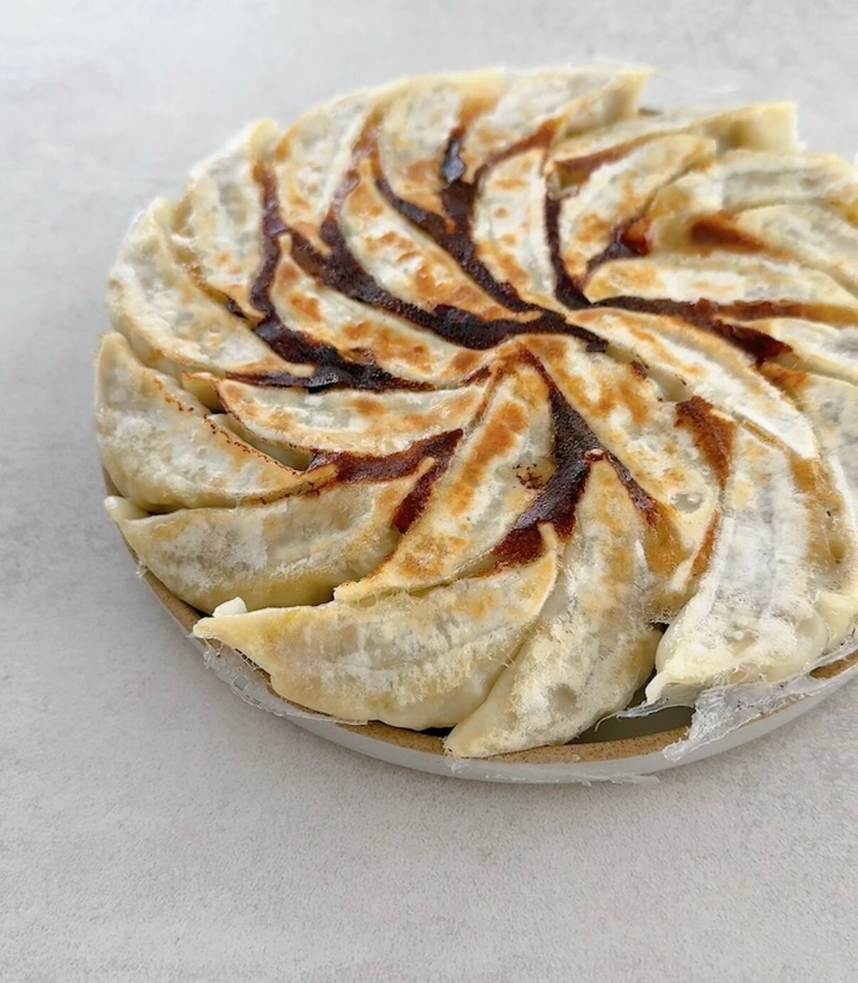 【4年連続中華総菜・点心部門・楽天グルメ大賞受賞！】餃子 送料無料 【5000万個完売】黒餃子48個本餃子48個！約96個分約16人前！ 送料無料 ぎょうざ 冷凍餃子 冷凍食品