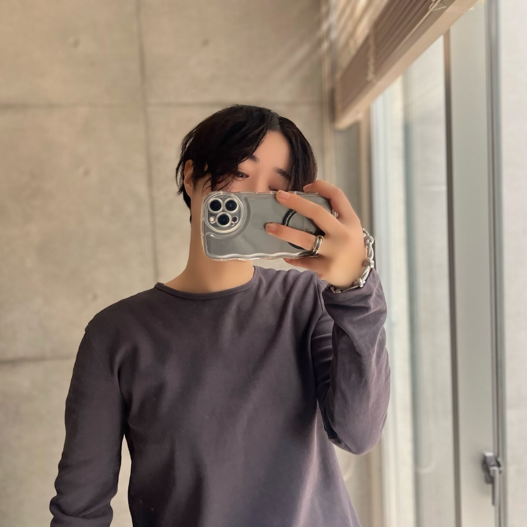 6/20 10時から【24H限定:1枚最安890円!2枚購入&クーポンで】【年間ランキング20位!】 Tシャツ 長袖 ロンT 白 レディース ベーシック 定番 無地 フレンチスリーブ 定番こなれロングカットソー こだわり生地 大人気 母の日 リブUネック最安 - メイン画像 2