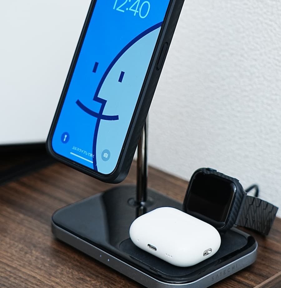 Satechi 3-in-1 マグネット ワイヤレス 充電スタンド (電源は別売り