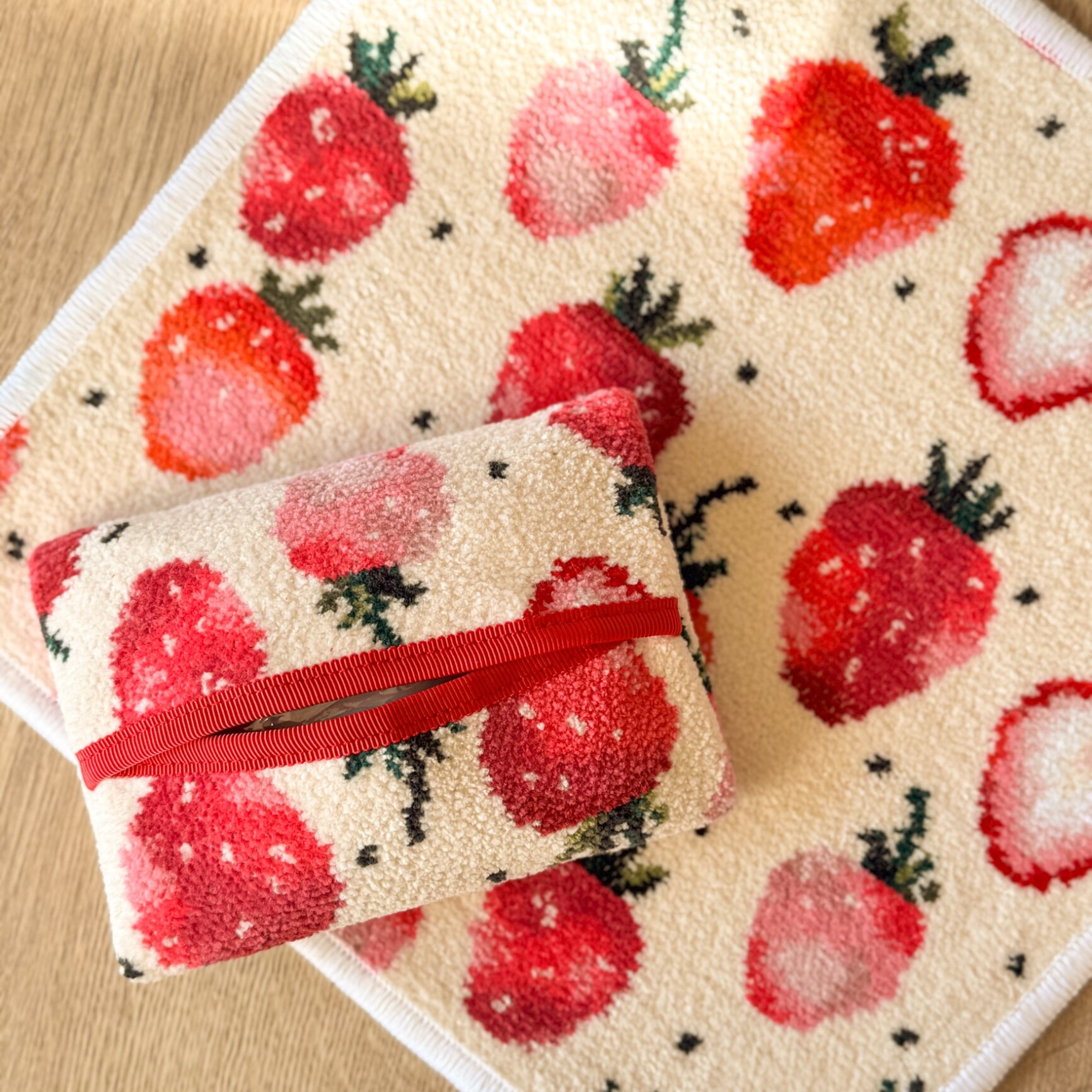 フェイラー公式/LOVERARY ストロベリードット ハンカチ