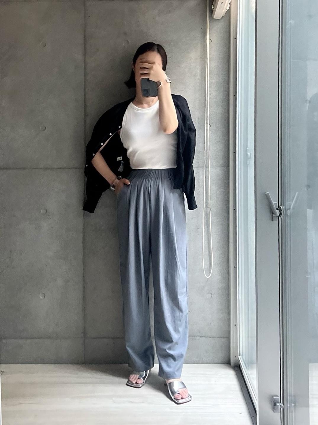 楽ちんパンツを探索してたら出会ったパンツ。
いまHITのi.dearのパンツより綺麗めに履ける感じかな。
軽やかで履き心地はよろしいしクーポンでお安いっ！

#着回しコーデ #楽ちんファッション #着心地重視 #夏コーデ