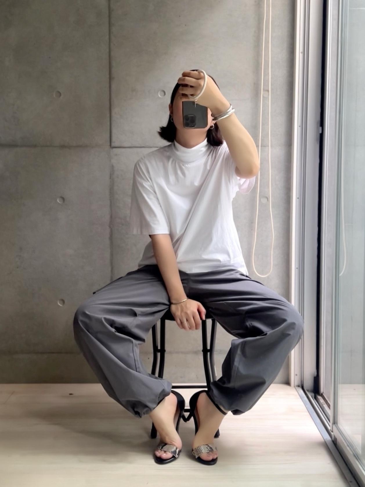 お気に入りTと!
この着心地のよさは夏に絶対活躍するなー。
フォロワーさんにもお揃い続出したやつ。
セールのサンダルも本革だし、いい仕事するわー。
#夏コーデ #カーゴパンツ #tシャツ #tシャツコーデ #2023夏 #大人カジュアル #着回しコーデ #休日スタイル #モード