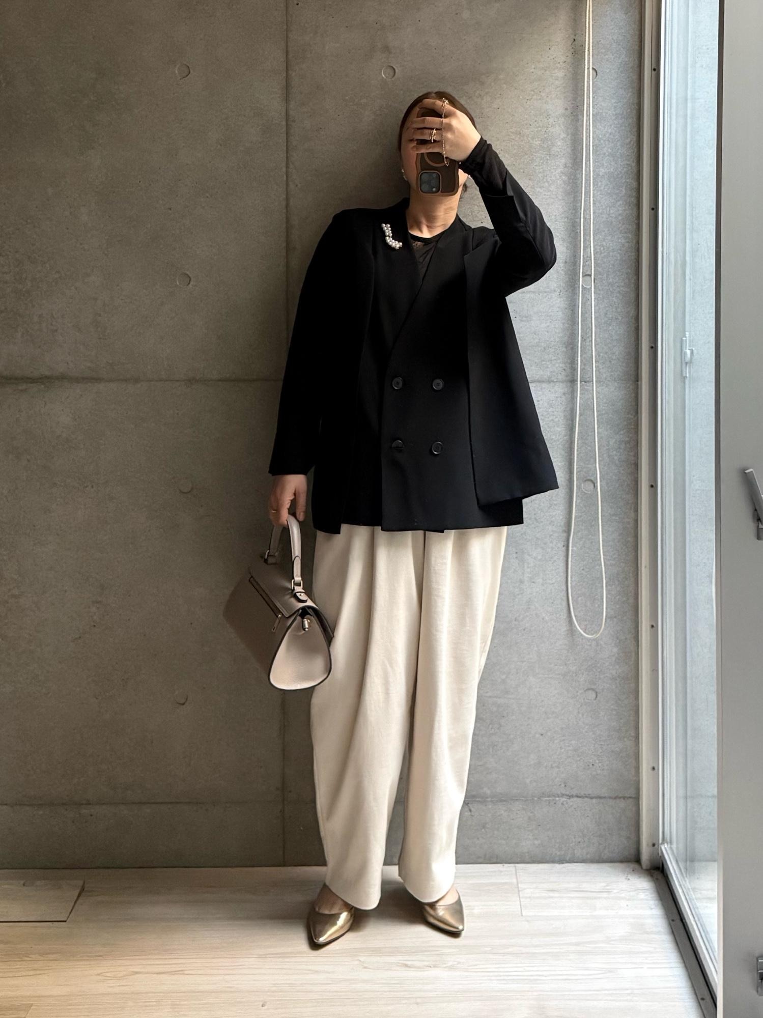 去年から推し推しの格好いい喪服を卒業式に活用できないかとご連絡いただきまして。こんなふうに活用してはと。結構使えそうだね。