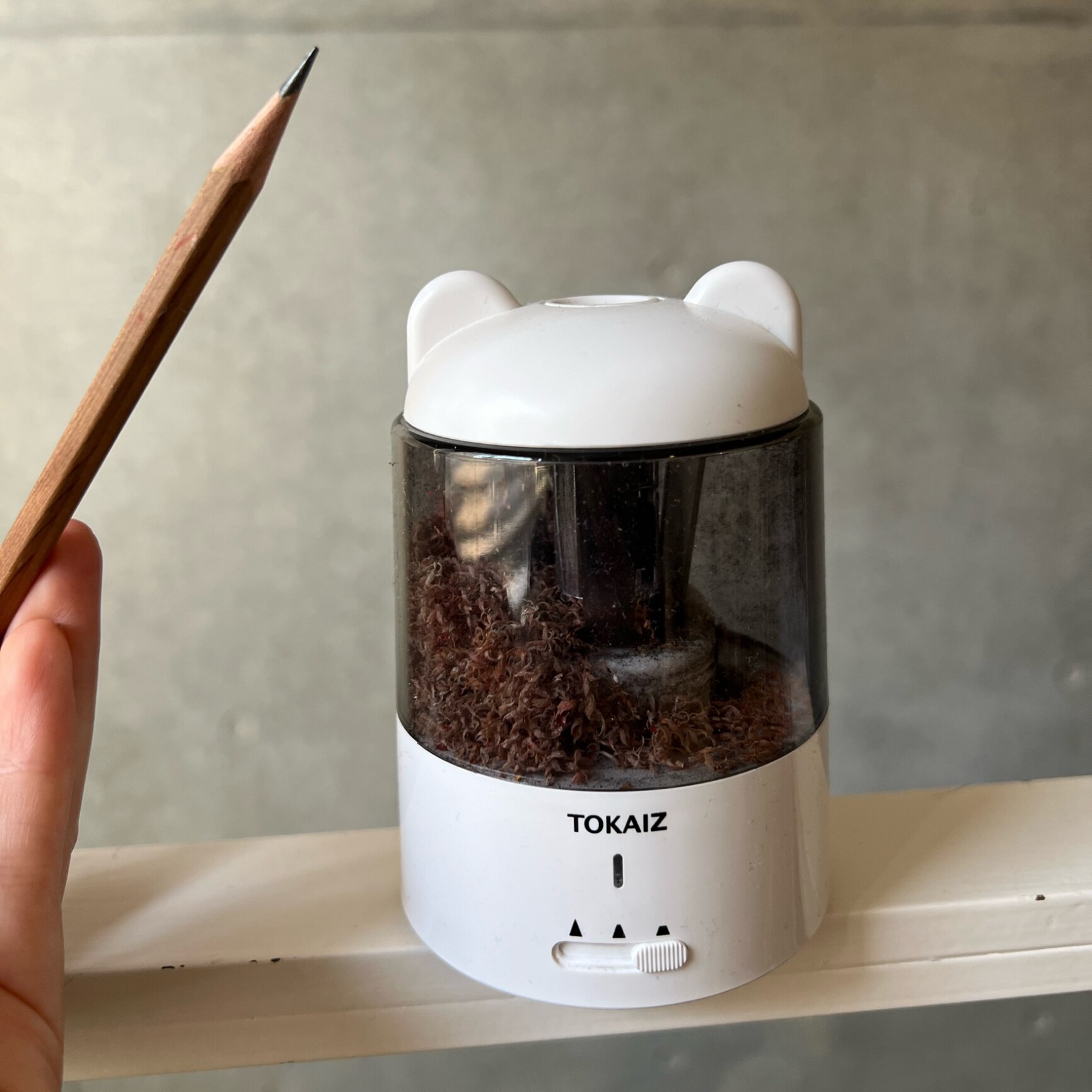 0の日限定クーポンあり [TOKAIZ] 鉛筆削り 電動 卓上クリーナー えんぴつけずり コードレス Type-C充電 自動停止 安全設計 10枚刃 リビング学習 新入学祝い 子供 おしゃれ - メイン画像 2