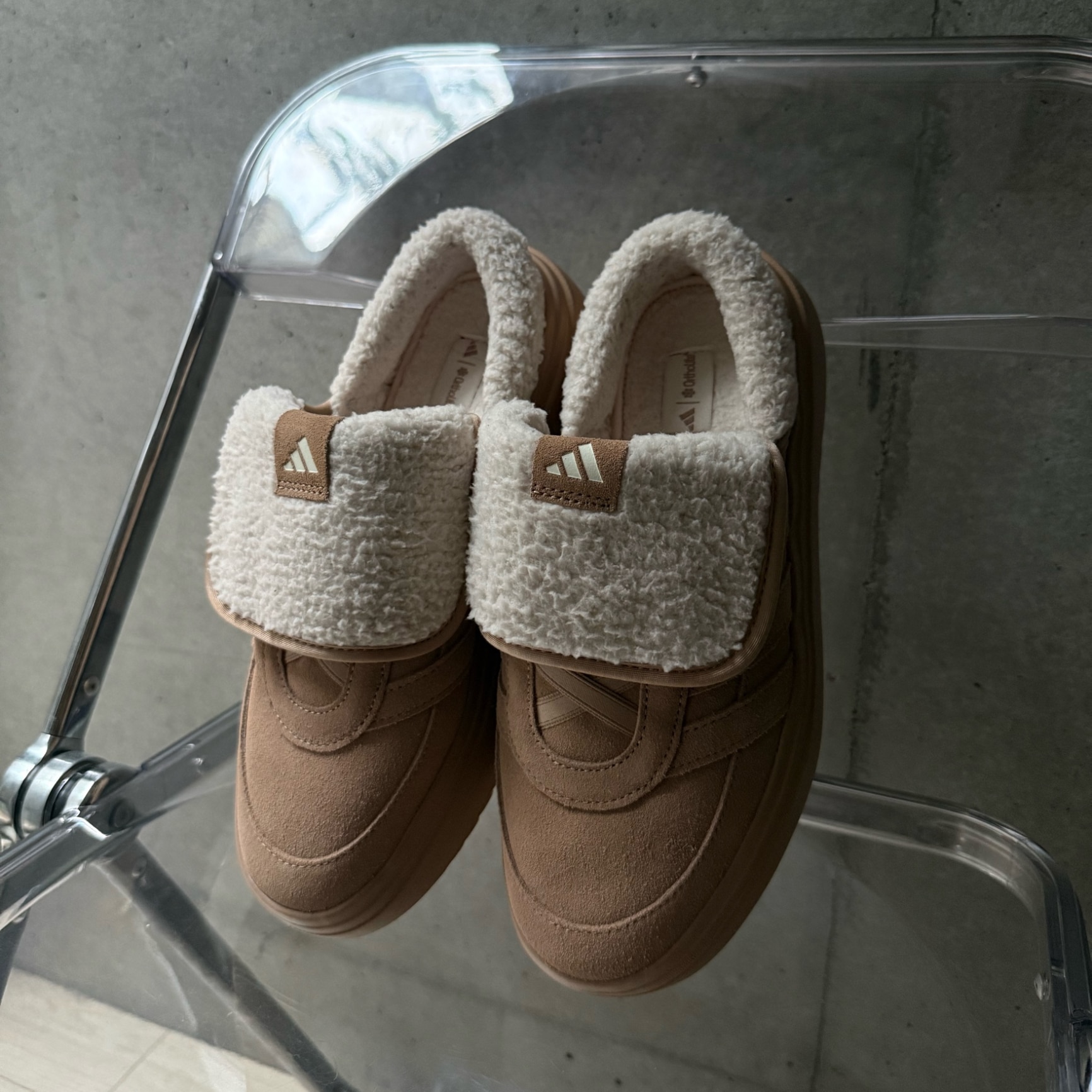 【公式】アディダス adidas 返品可 ソーシャルギフト対象 ライフスタイル GRAND COURT MULE スポーツウェア レディース シューズ・靴 スニーカー ブラウン JS4998 - メイン画像 1