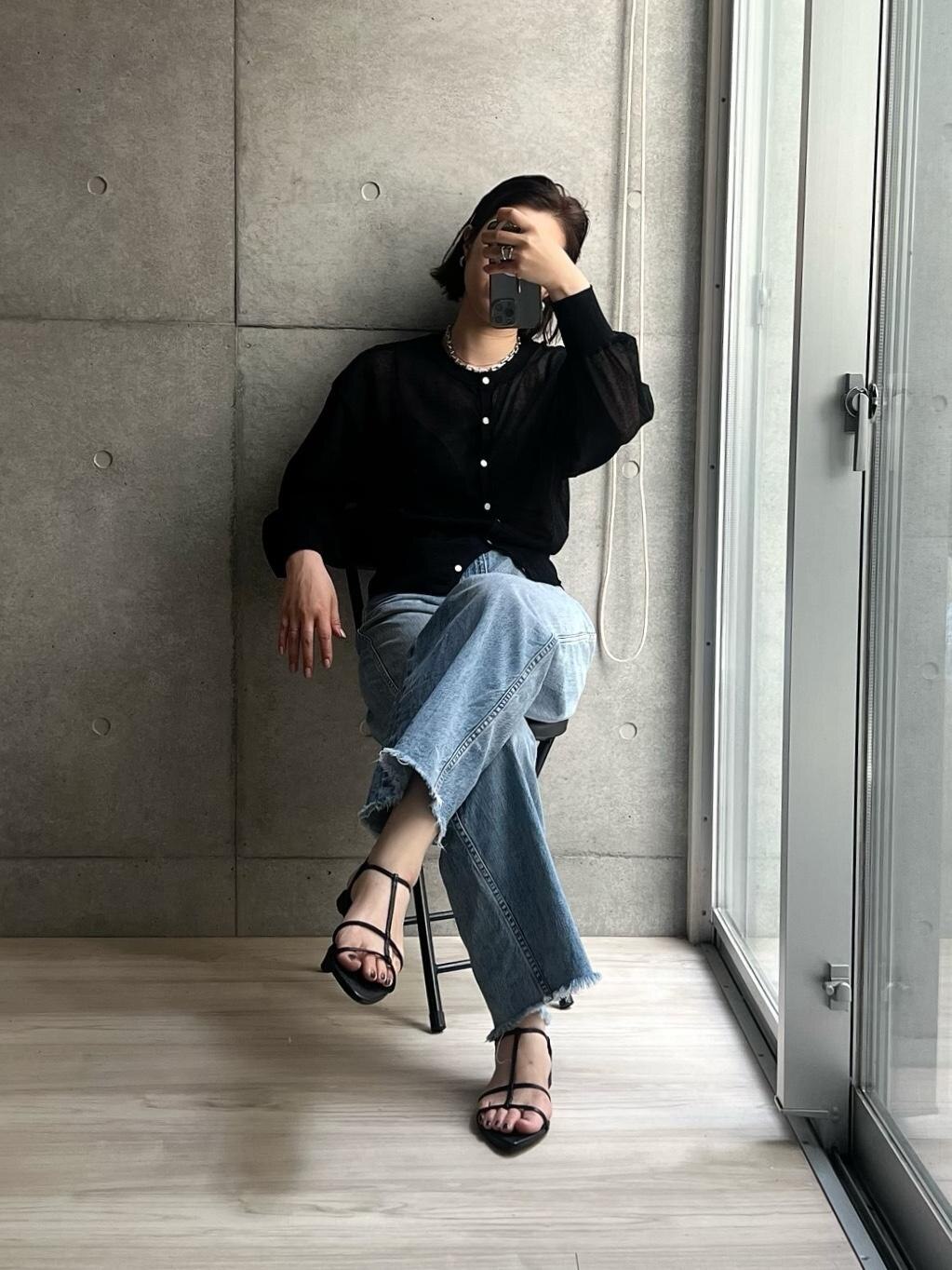 お気に入り集結コーデ✌️
なんかこのスタイリング、ようやってるな…!
サンダルは再入荷のアミアミ。
いやほんとイチオシ。
3万とかするナローストラップサンダルより
こちらが履きよかったよ…🙄
#大人カジュアル #高見え #着回しコーデ #パンツコーデ #フラットシューズ #シンプルコーデ #夏コーデ #夏ファッション #サンダルコーデ #ストラップサンダル #デニムコーデ