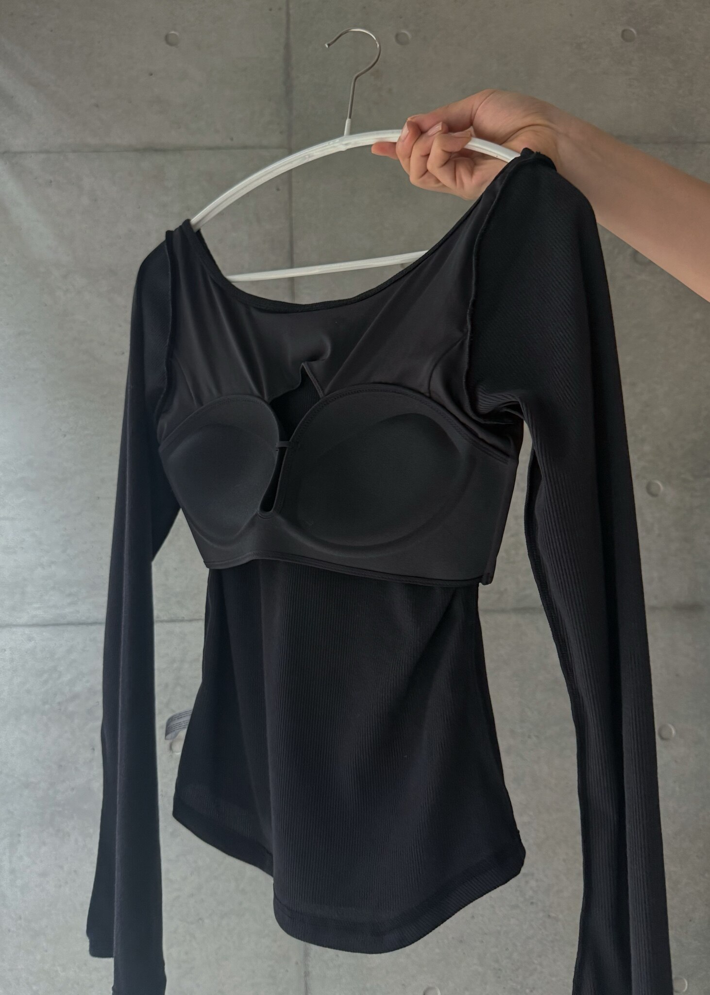 【今だけ30%OFFクーポン】9/24(木)1:59迄SALE カップ付きリブ長袖トップス フレア袖/メロウ袖《BRAmone Fashion Glamorous》 カップ付きトップス カップ付き インナー ノンワイヤー 盛り 1枚で着られる カップ付きインナー リブ 秋冬 ファッション【tu-hacci】 - メイン画像 1