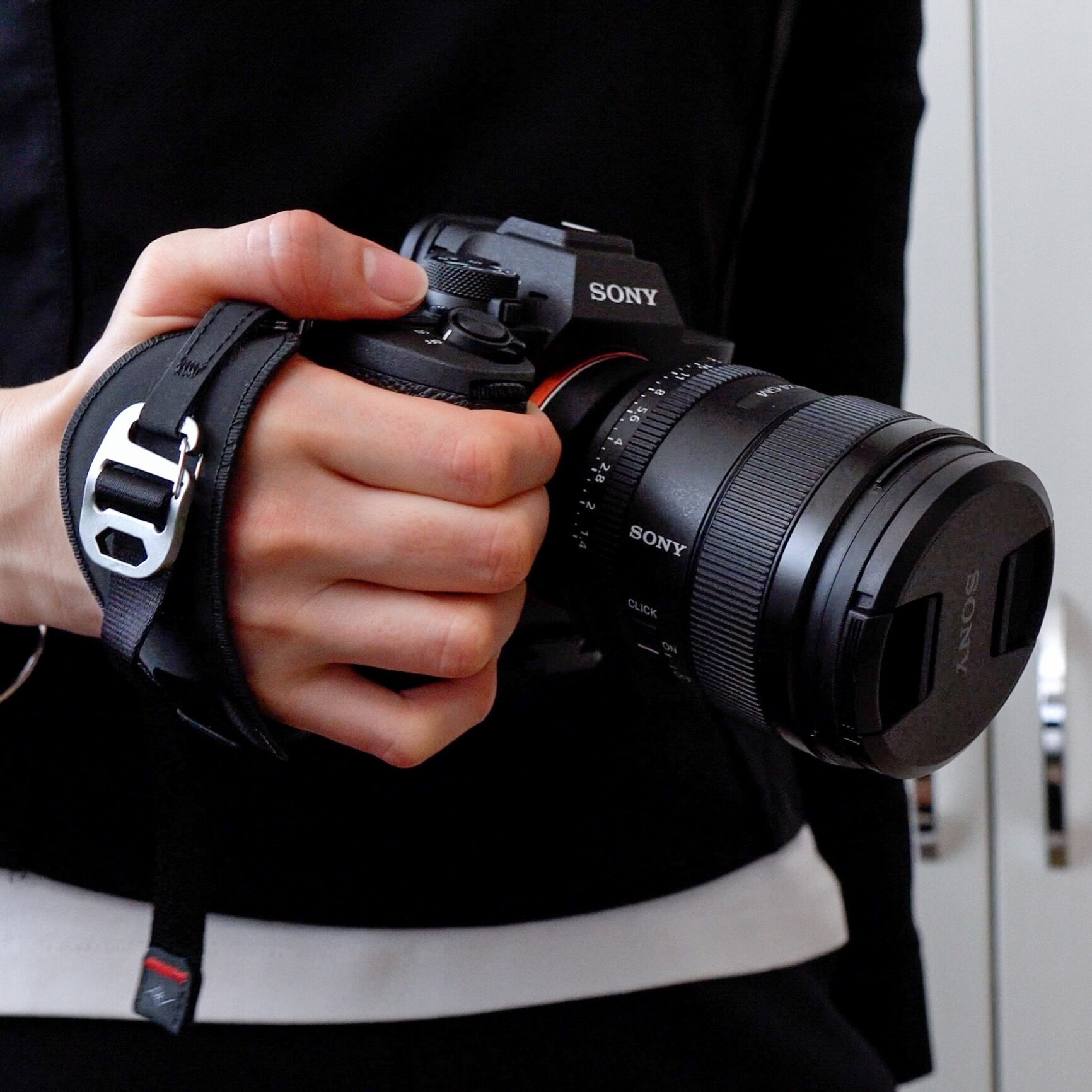 SONY-FX30とピークデザインのハンドストラップ - デジタルカメラ