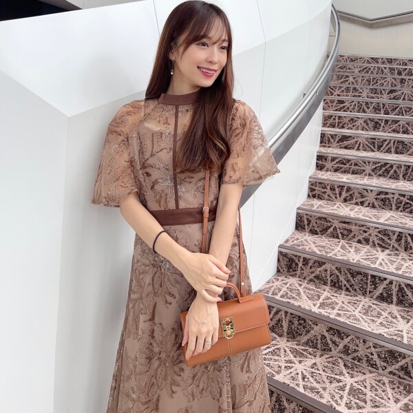 SALE／20%OFF】Leja Leja/スパンコール花柄刺繍プチハイネックウエスト  