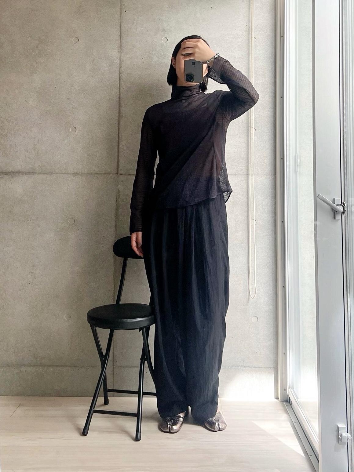 ユニクロアンドマメクロゴウチのラストコレクションの
メッシュTがすーんごい!
いつものプチプラなお気に入りと合わせたけど
格が上がったわー…ユニクロプライスですがもちろん。
セストのタビがまたイイ仕事してくれるな。
ガンメタ寄りシルバーが秋コーデ盛り上げを加速してくれる♡
Instagramではリール動画を投稿しました🎥
#きれいめコーデ #プチプラコーデ #ブラックコーデ #アラフォーコーデ #秋も着れる #買ってよかった #モード