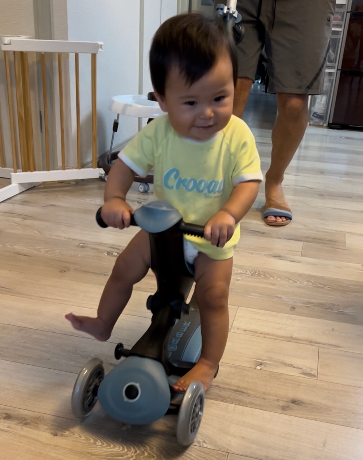 キックスクーター 子供 1歳 手押し棒付き グロッバー ゴーアップ 3WAY ディープピンク キックボード 三輪車 GLOBBER NEW＜新品&frasl;未開封&frasl;保証付&frasl;正規品＞GLOBBER グロッバー：ゴーアップECO