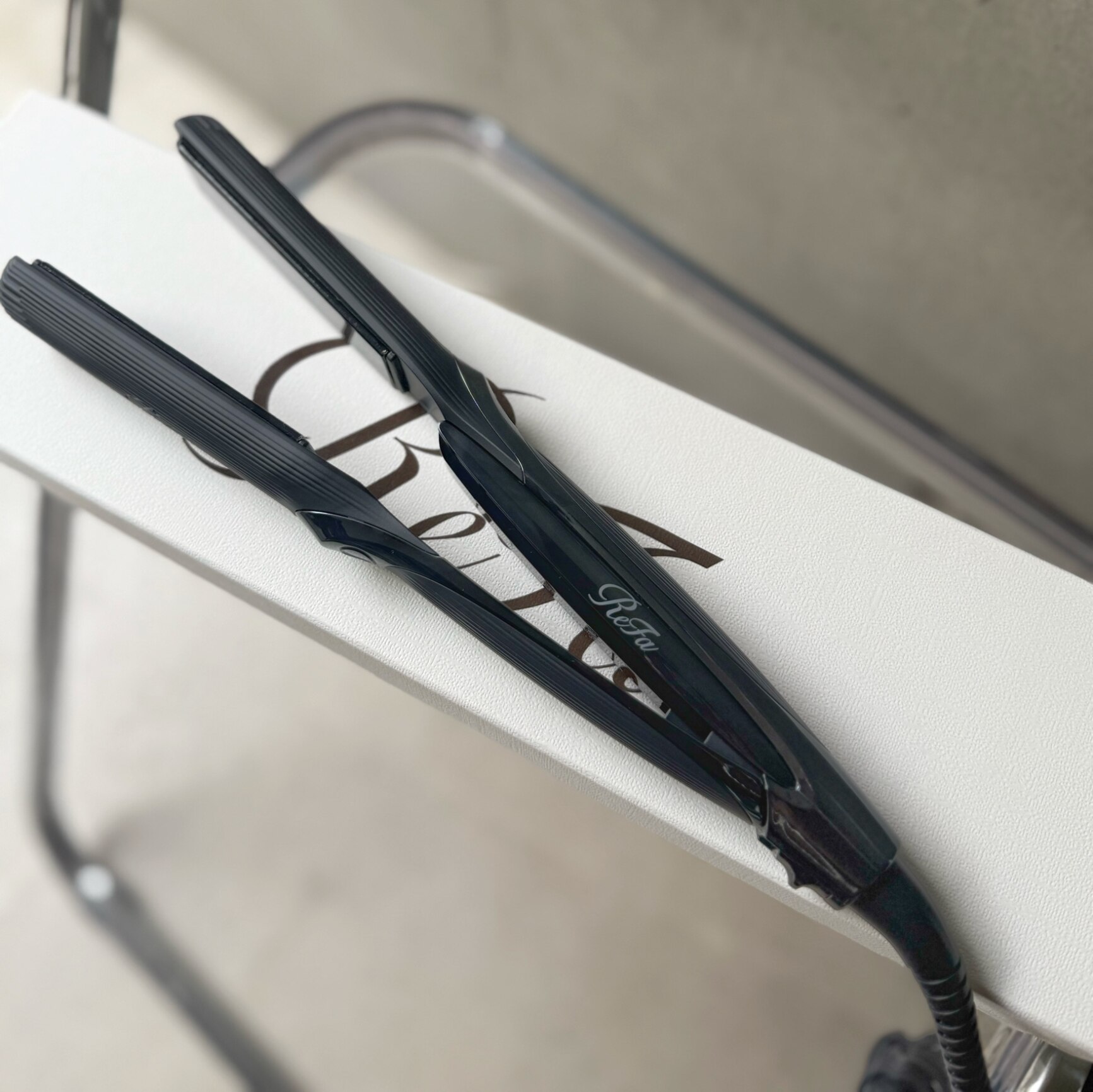 【ReFa公式店】楽天総合1位 リファ ストレートアイロン プロ STRAIGHT IRON PRO ツヤ髪 海外対応 ヘアアイロン コテ プレゼント ギフト 無料保証 ツヤ 傷みにくい ダメージレス ヘアケア 誕生日 記念日 梅雨対策 湿気 MTG 365日ダメージレス