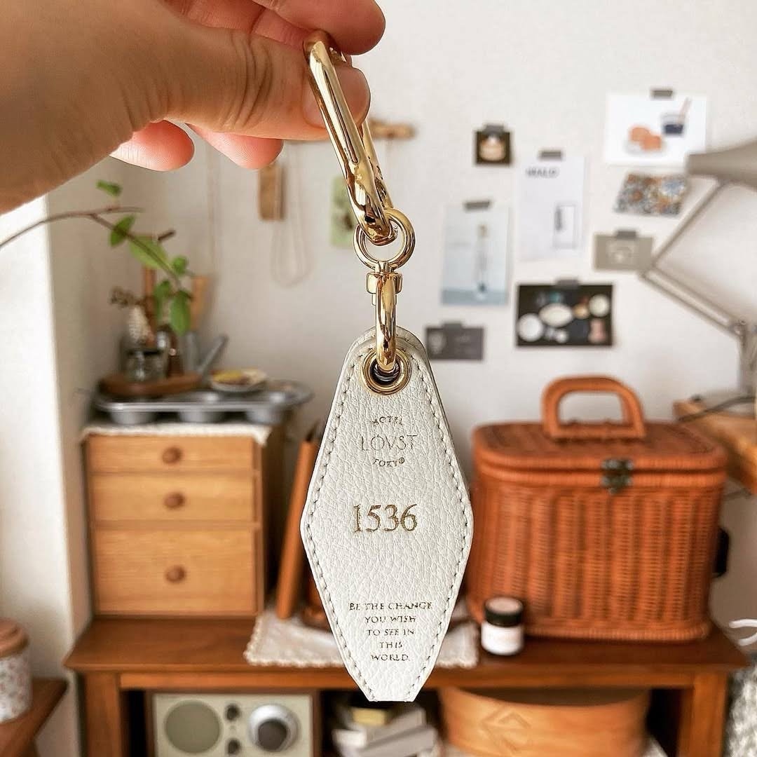 キーホルダー 名入れ 刻印 | Apple Room Key プレゼント コンパクトキーケース ペア ギフト キーリング ヴィーガンレザー ブランド LOVST TOKYO ラヴィストーキョー