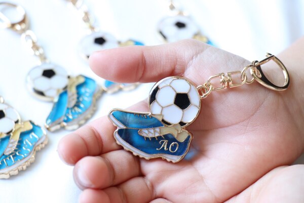 2個 サッカー シューズ レジン枠 / 部活 スポーツ ゴールドフレーム 
