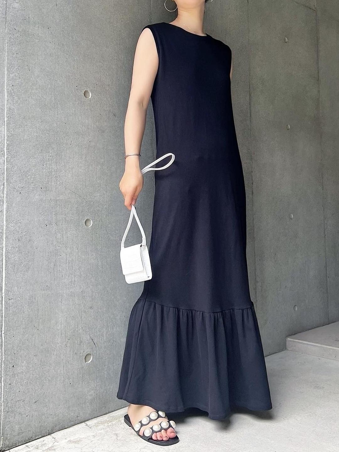 おはようございます☀
for/cのプチプラワンピが最高！
166cmでマキシ丈に。
ドレスのような美しさでカットソーだから楽ちん。
UVカット効果のあるUSコットン100%で
2,970円にクーポンあり…ええんかいな👀

#買ってよかった #夏コーデ #2022夏 #楽ちんファッション #スクエアバック #ミニバッグ #ミニショルダー #ショルダーバッグ #ワンピース #マキシワンピ #マキシワンピース #オリジナル写真 #プチプラワンピ #プチプラコーデ #セールで買った