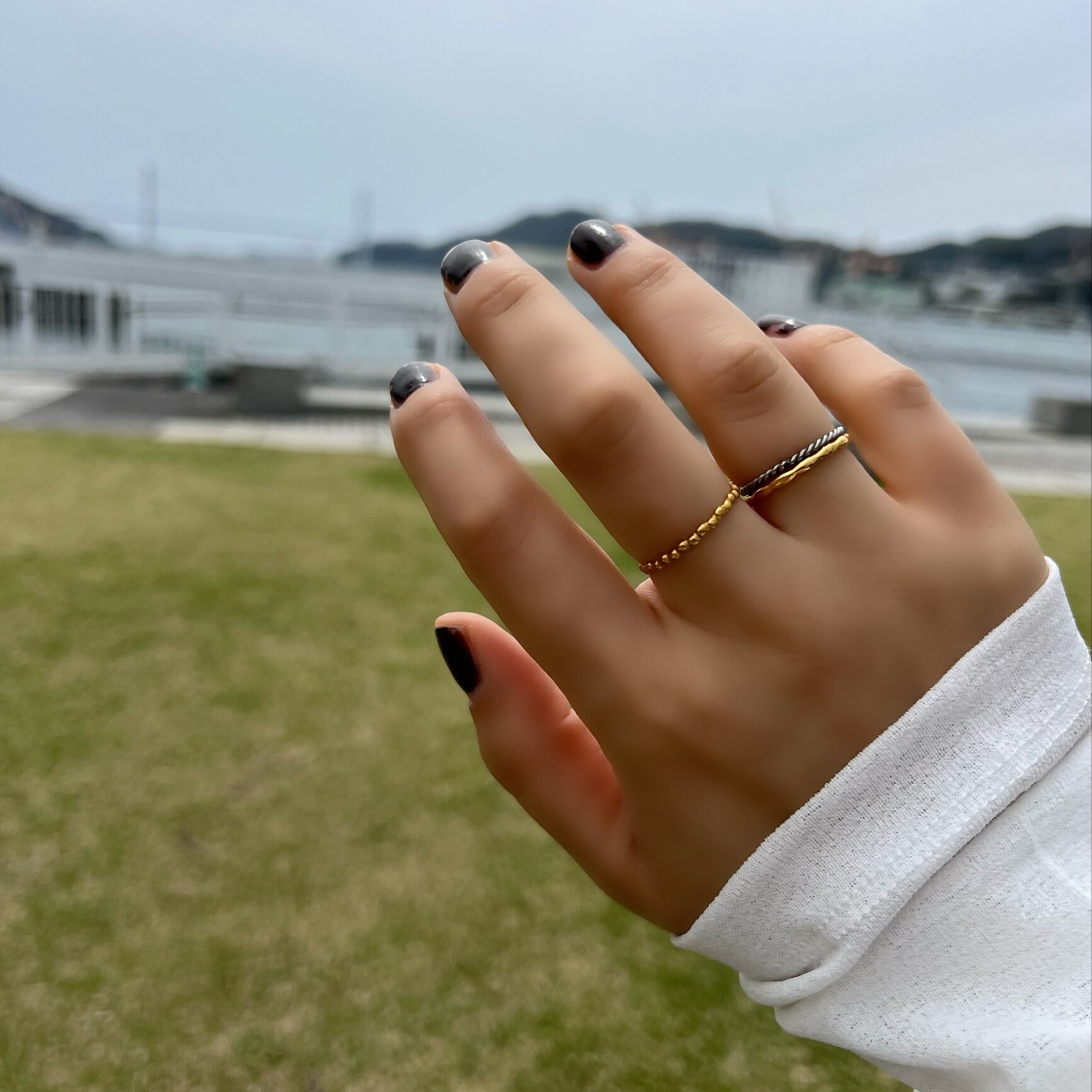 【期間限定半額クーポン配布中】R024 リング 指輪 つけっぱなしOK 金属アレルギー対応 サージカルステンレス ツイストリング 華奢 スリム ピンキー 重ね付け 1号〜21号 デイリー フォーマル ゴールド シルバー 人気 高レビュー accessory - メイン画像 1