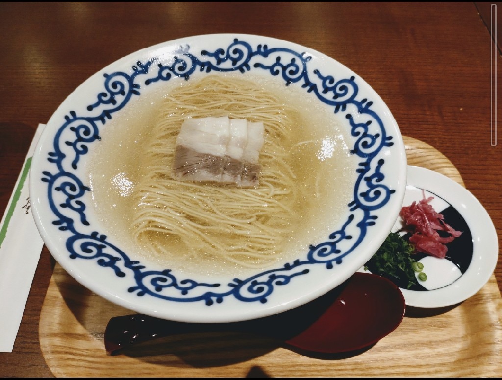 送料無料】【とんこつラーメンなのにスープが透明】「豚そば 月や