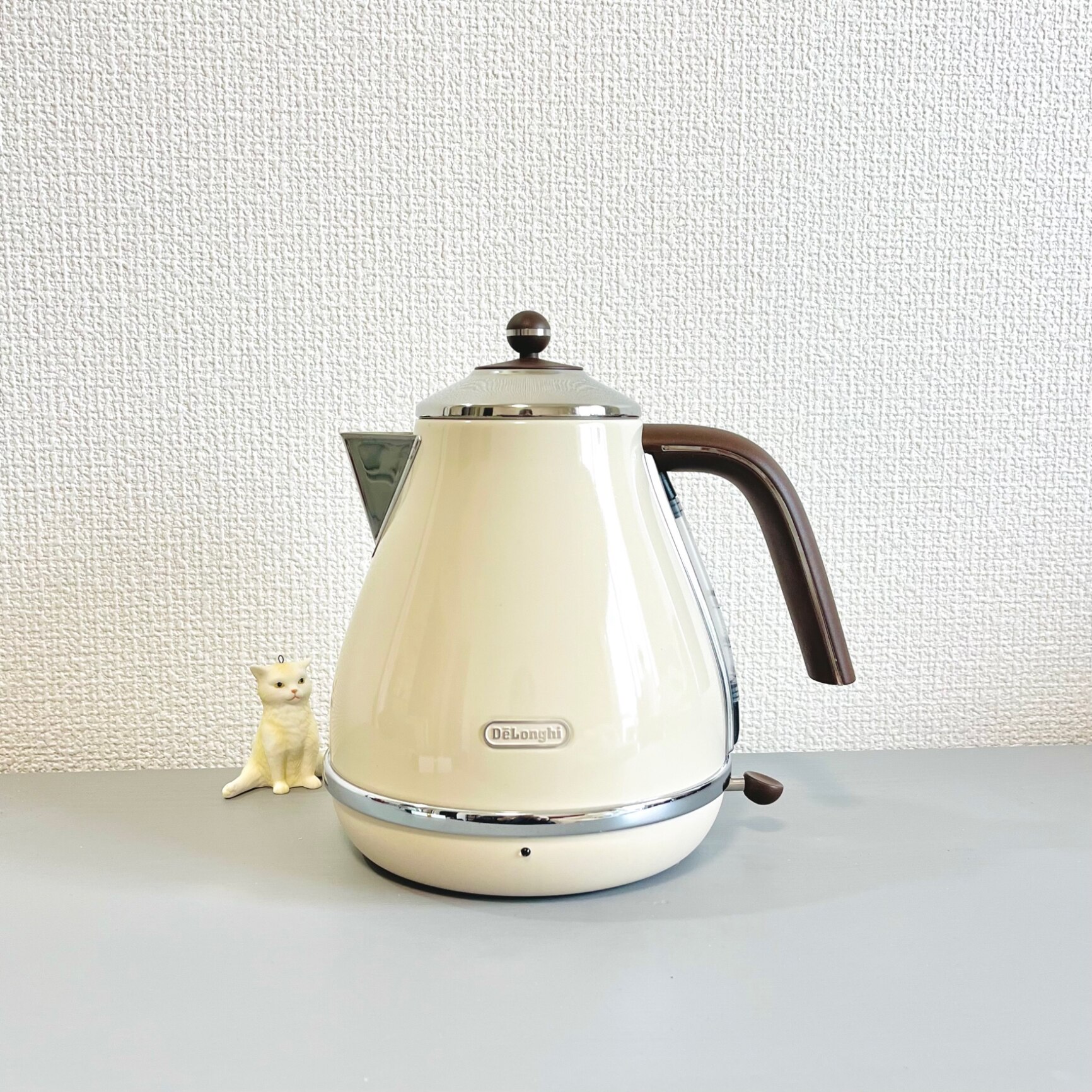 デロンギ｜Delonghi 電気ケトル icona VINTAGE(アイコナ・ヴィンテージ) ドルチェベージュ KBOV1200JBG [1