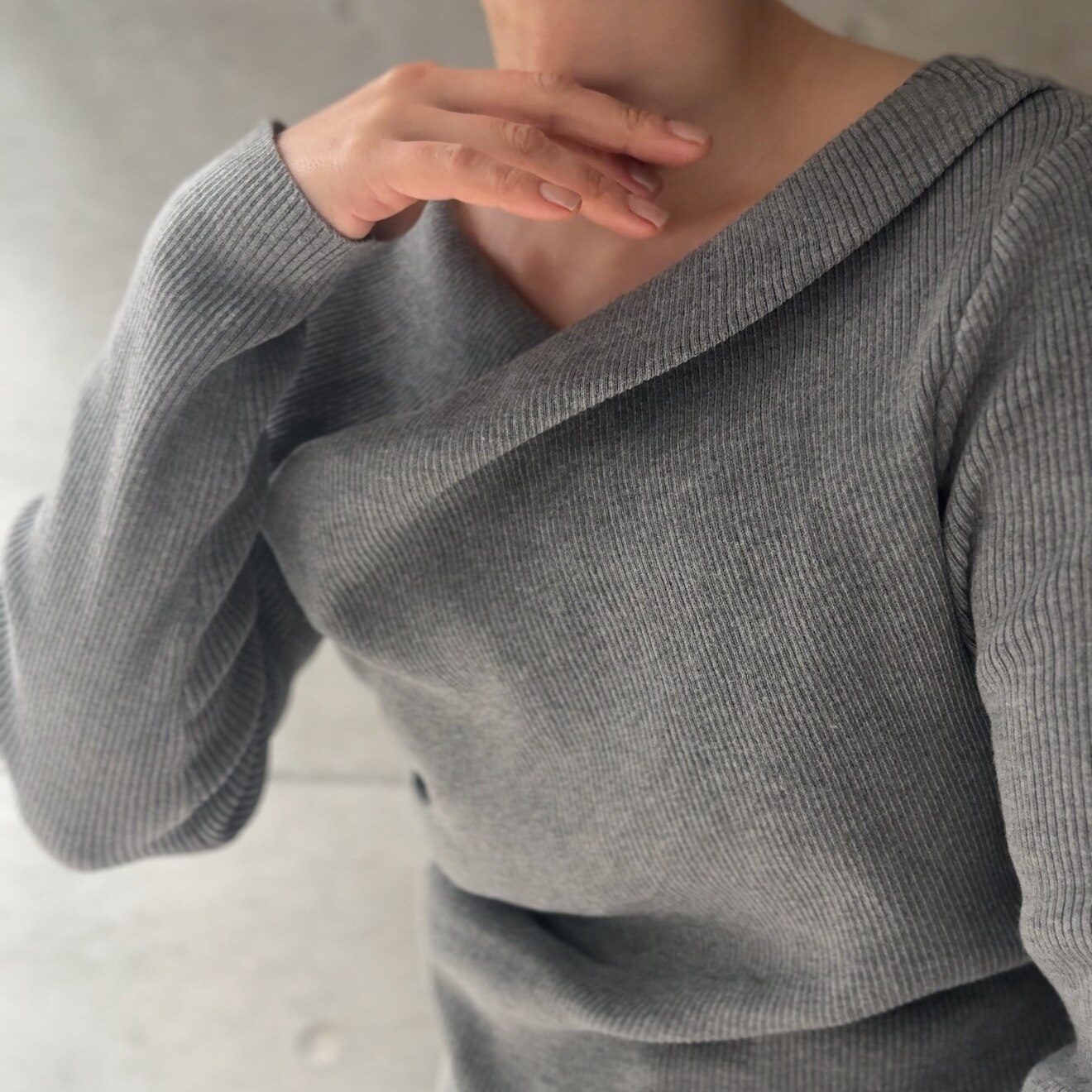 【SALE／20%OFF】VIS ドレープオフショルダーリブニット/イージーケア ビス トップス ニット ブラック ホワイト グレー ブルー