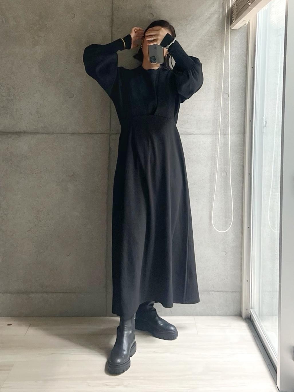 やーーっぱり、for/cはかんわいーなー。
甘いのが苦手でも着たくなる服の数々。
そしてガタイが良くても諦めずに済むLサイズやLLサイズ展開。
さすが百貨店ブランドもたくさん経験してるメーカーさん発信なだけあるよ…嬉しい嬉しい。

どちらも映えるのに楽ちんな着心地だし、
この秋冬活躍しそう〜。
特にニットがオススメです。
衣装かな？ってくらいパワーがあるけど
普段着で着られるやつ！

#pr #着回しコーデ #冬も使える #大人カジュアル #お出かけコーデ #秋コーデ #ブラックコーデ #ワンピース #ワンピースコーデ