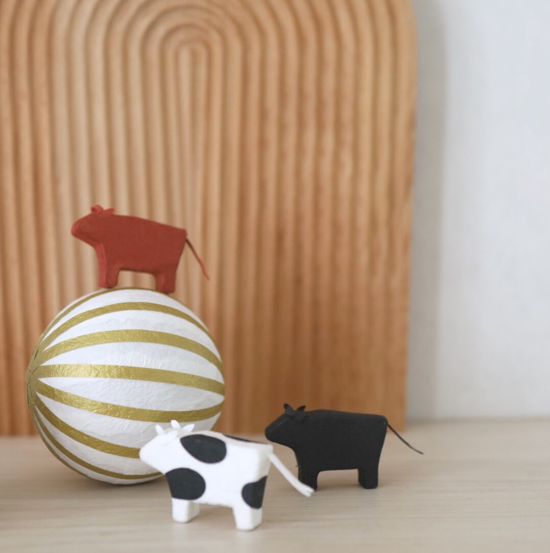 ウシ 3色 セット 牛 置物 和紙 ミニ オブジェ ディスプレイ 丑年 黒毛