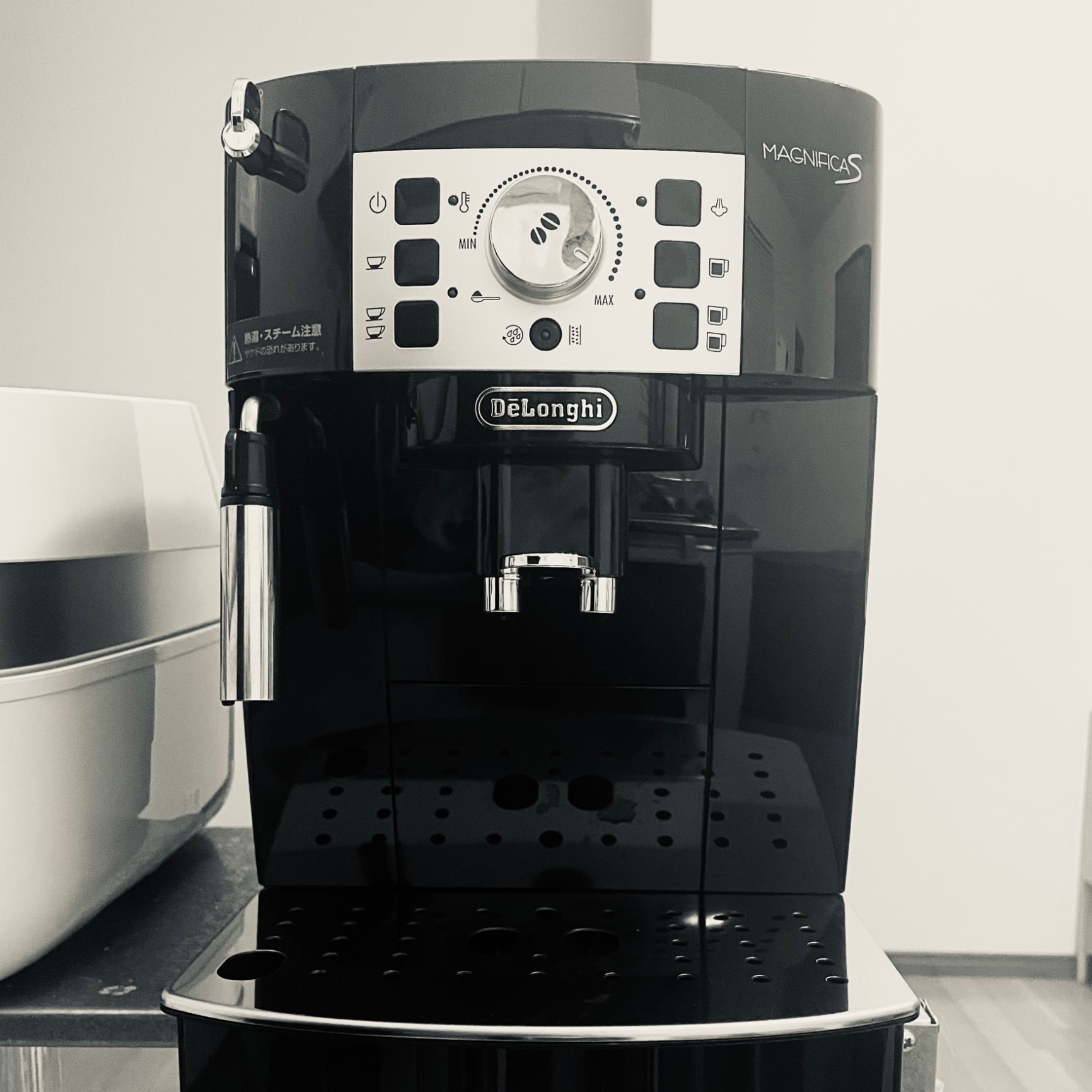 Delonghi デロンギ コーヒーメーカー エスプレッソマシン マグニフィカS ECAM22112B [ブラック]  /【送料区分Mサイズ】-激安家電の殿堂　デジ衛門
