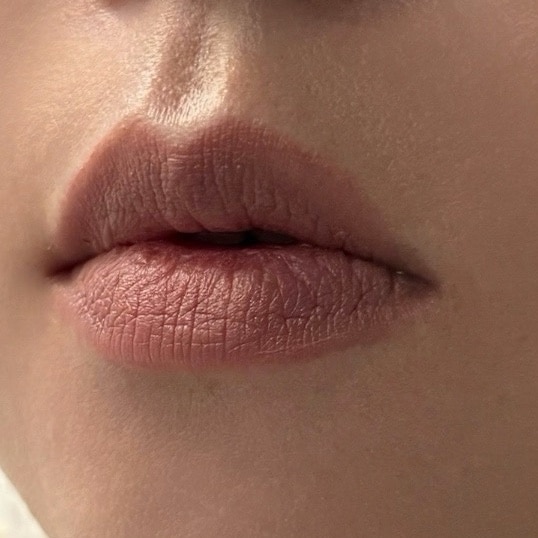 M・A・C マック ラスター ガラス シアーシャイン リップスティック リップ 口紅 リップカラー MAC ギフト【送料無料】 | カラーリップ リップメイク 潤う 落ちない 落ちない口紅 落ちにくい ツヤ 赤茶 茶色 オイル - メイン画像 2
