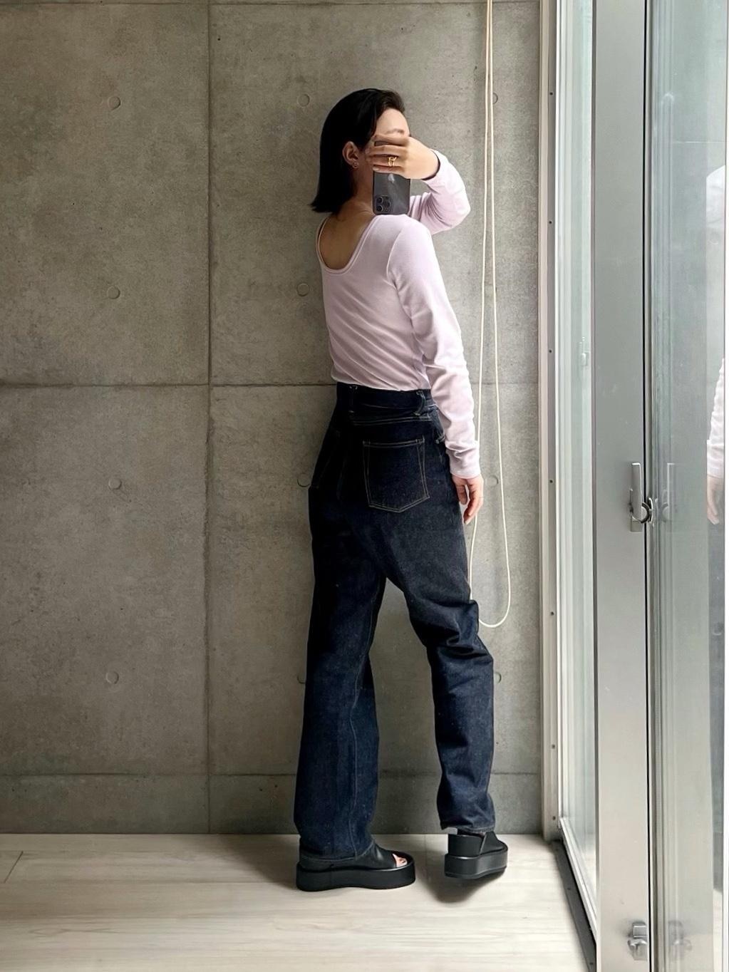 ついにfor/cのバックオープンカットソーを全色制覇してしまった…!
#pr でのご縁からの色追加。
このカラーも良かった、品が良くて可愛い〜。
今年も人気の背中丸開きトップスだけど
この安定の品質でこの価格はほんと良いと思う。
マラソン中はお得に買えるチャンスありなのでぜひぜひ♡
#夏も着れる #春ファッション #春コーデ #着回しコーデ #プチプラコーデ #サンダル #サンダルコーデ #デニム #デニムコーデ #forc #サロンアダムエロペ #アナトミカ #jvam