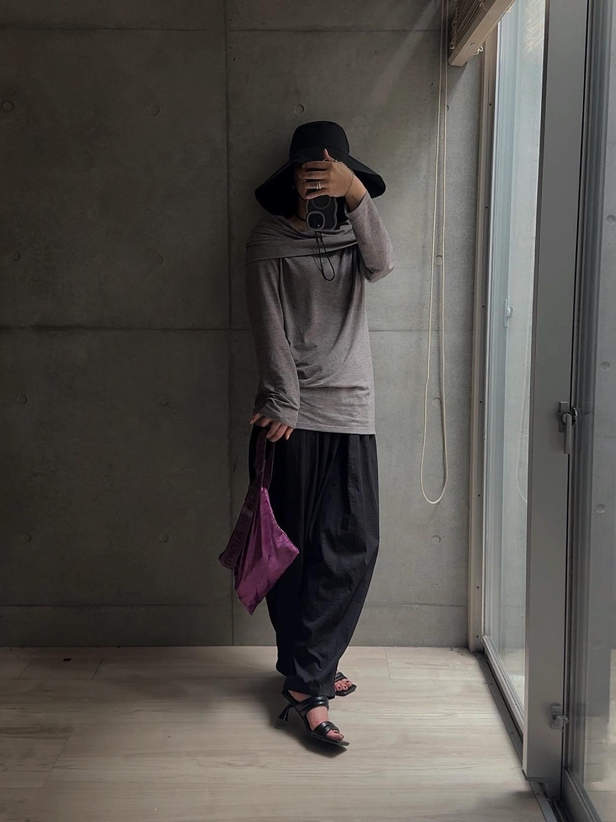 #PR のサンダルめっちゃいいです。他の色買う。コカゲル帽子も涼しくてよかった〜。そしてコクーンパンツの季節がやってきた…！