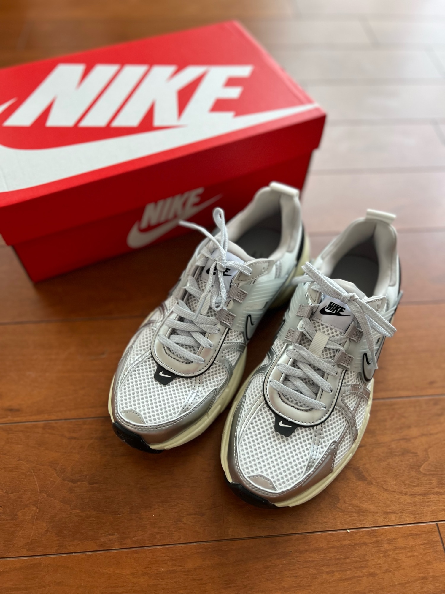 15時までの注文で最短即日発送!! ] 【送料無料 ナイキ ウィメンズ V2K