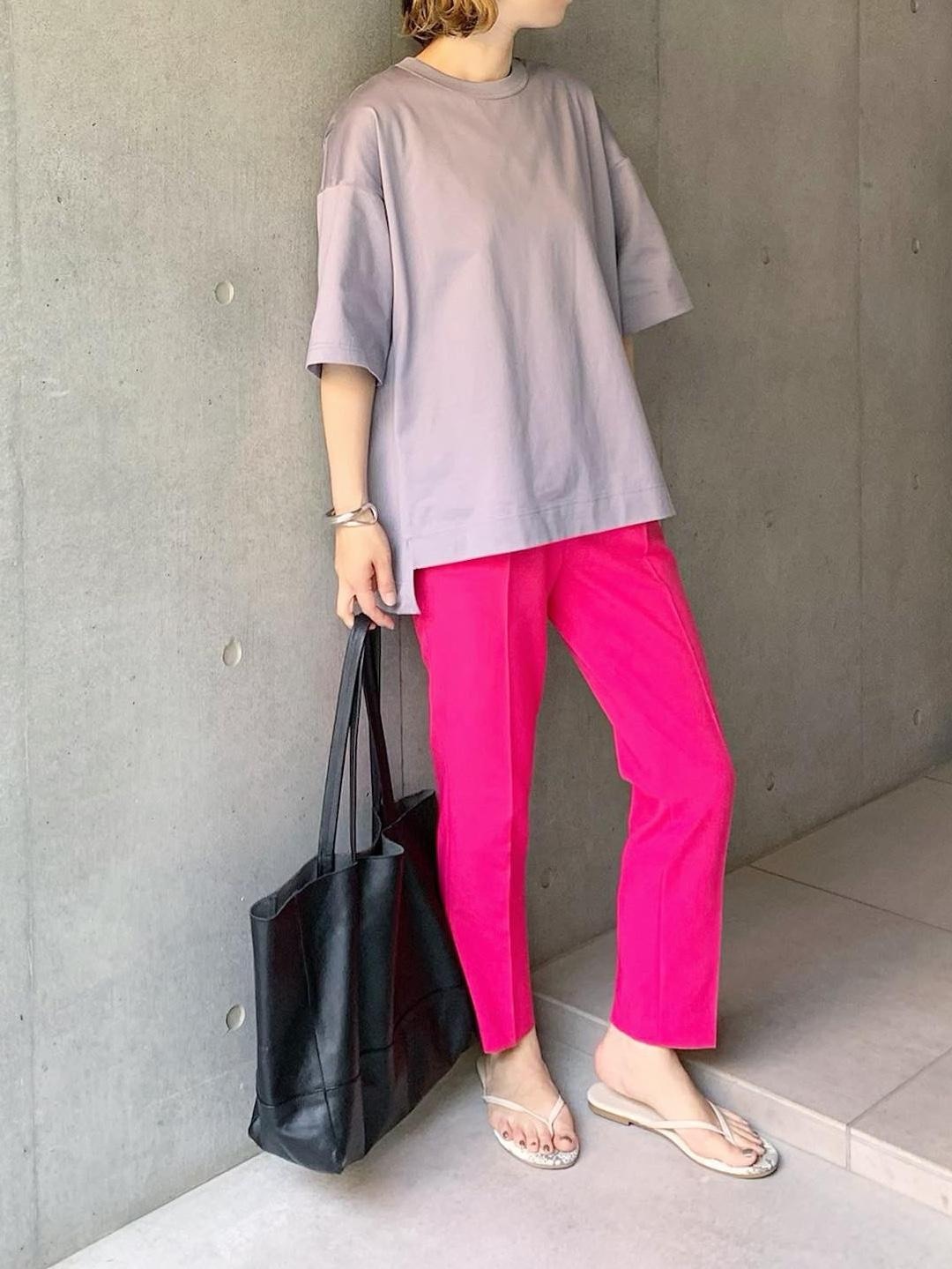 シンプルだけど色を効かせたコーデ💕アダムエロペのスリムスラックスはザラのハイウエストパンツと双璧を成す、美シルエット楽ちんパンツ。

と思ってるんですが、やっぱり人気で毎度シーズンのイロモノが気付いたら売り切れててショックを繰り返しています😇

#夏コーデ #買ってよかった #2021春夏 #tシャツコーデ #シンプルコーデ #ユニクロ #ユニクロプラスジェイ #uniqlo #adametrope #アダムエロペ #スリムスラックス #ビーサン #ビーサンコーデ #ビーチサンダル #amiami #アミアミ #トートバッグ #ナノユニバース #nanouniverse #ママコーデ #パンツコーデ