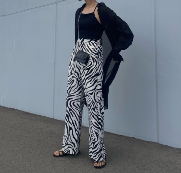 SALE／30%OFF】AZUL by moussy CENTER SEAM ZEBRA PANTS アズールバイ