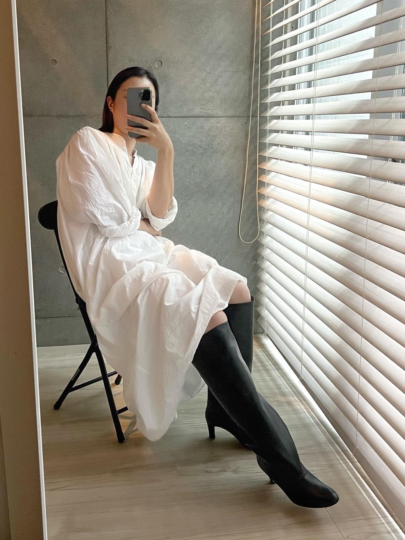 REMMEの毎年人気のロングブーツ！
いやー、シルエットがほんと可愛い。
そしてカウレザーがとろける柔らかさ…。
気になるししゃも脚もしっかり見えなくしてくれるし最高…。
シャツワンピとも高相性🫶

#買ってよかった #きれいめコーデ #2022秋冬 #ロングワンピース #ブーツ #秋コーデ #冬も着回し #足元倶楽部 #ブーツ #ブーツコーデ #ロングブーツ