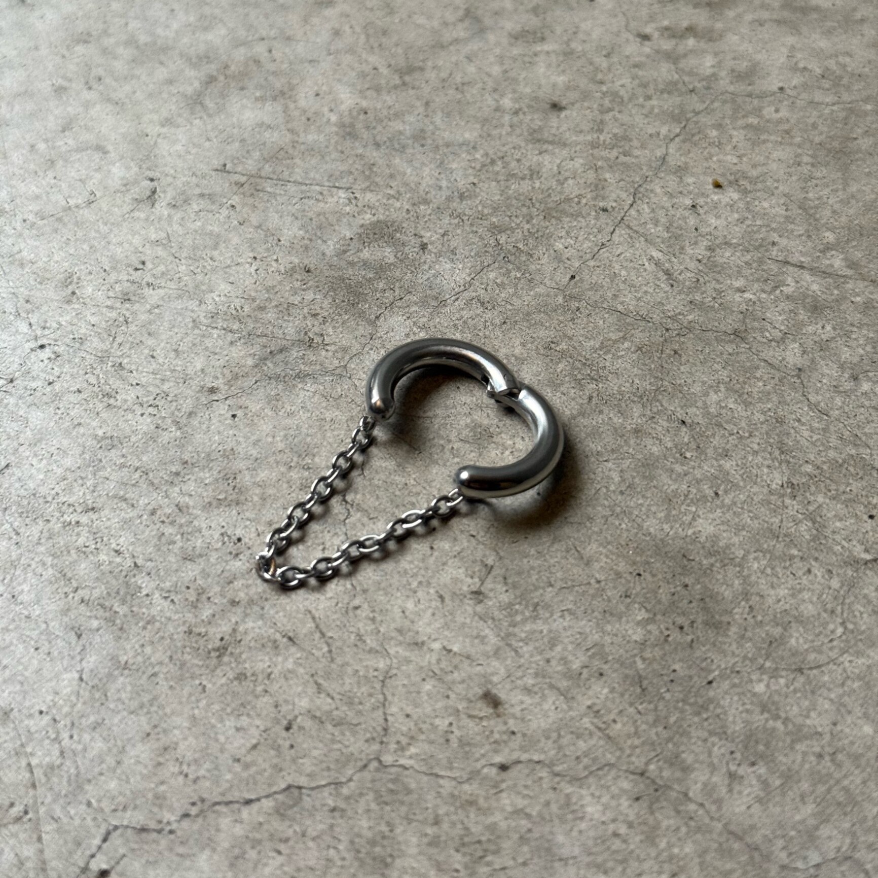 【10%OFFクーポン配布中】C008 イヤーカフ サージカルステンレス ジョイントイヤーカフ 金属アレルギー対応 チェーン ゴールド シルバー 調節可能 シンプル おしゃれ イヤカフ イヤーカフス ギフト プレゼント レディース メンズライク accessory 6wy 6ef - メイン画像 4