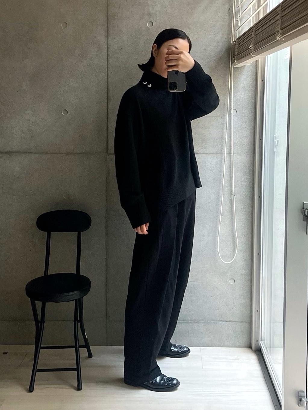 お目目👀がポイントのユニクロ×アニヤのニットに、大好き殿堂入りの面ファスナータックワイドパンツを添えて!