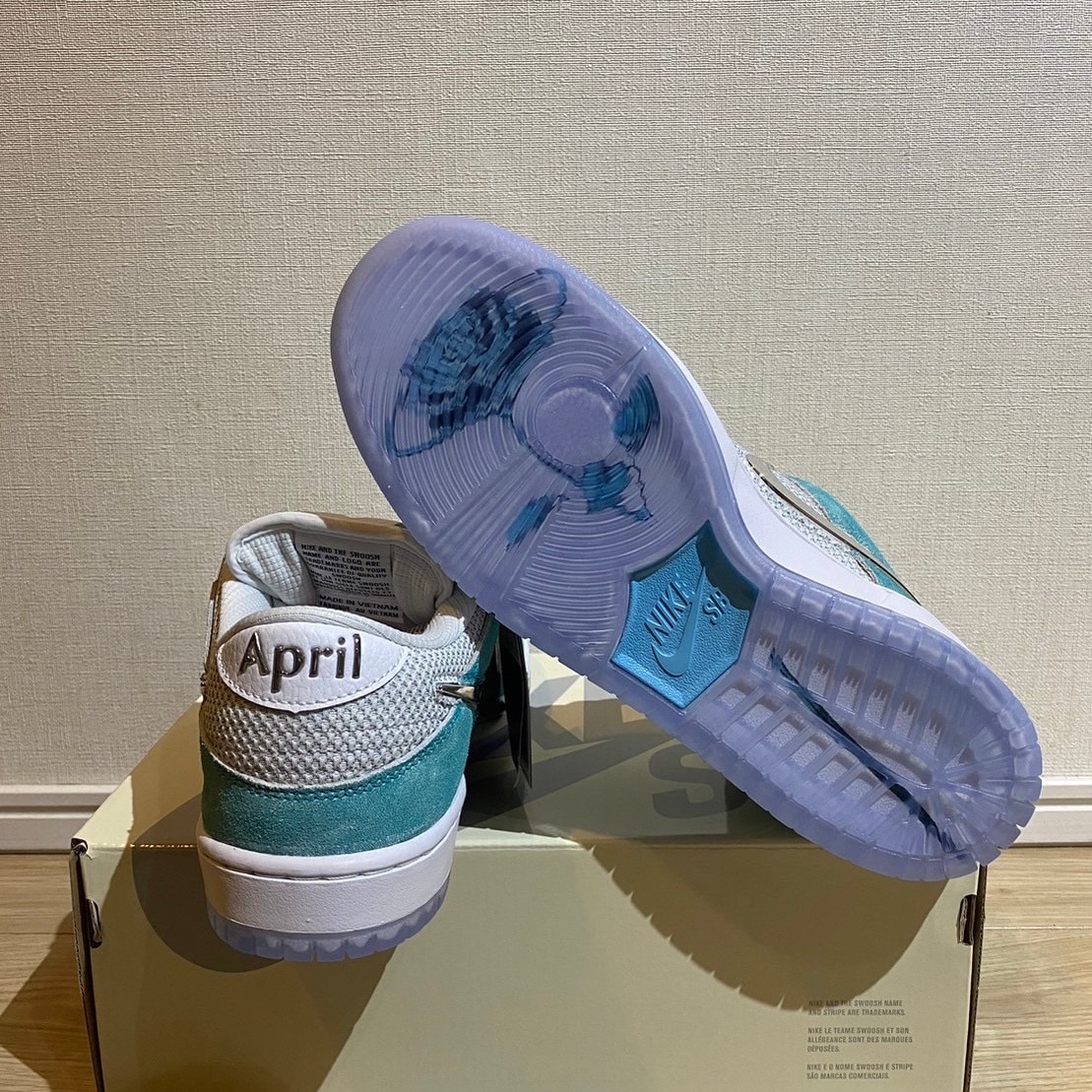 エイプリルスケートボード×ナイキSBダンクロー プロQSホワイトアンドマルチカラ 楽天市場】APRIL SKATEBOARDS Nike SB Dunk Low Pro QS White