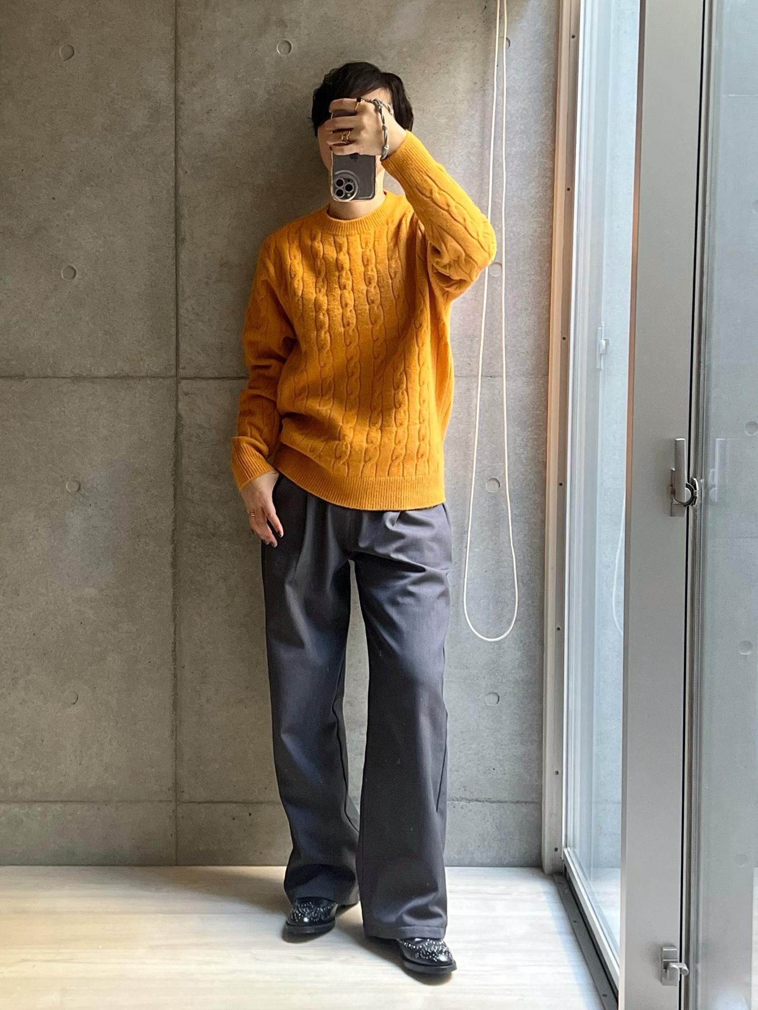新年あけて寒さが増したところで買って良かった裏起毛パンツ。
これで5着目、きれいめverいい仕事するなー。
コーデュロイのものよりは薄手の印象だけどいやこの起毛あると無いとじゃ大違い。
仕事にも履いていけるデザインは貴重。
サイズは1サイズあげてXL、それも良かったな。

#2023冬 #冬も使える #買ってよかった #プチプラコーデ #プチプラコーデ #お出かけコーデ #裏起毛パンツ #冬コーデ #高身長女子 #ママコーデ 