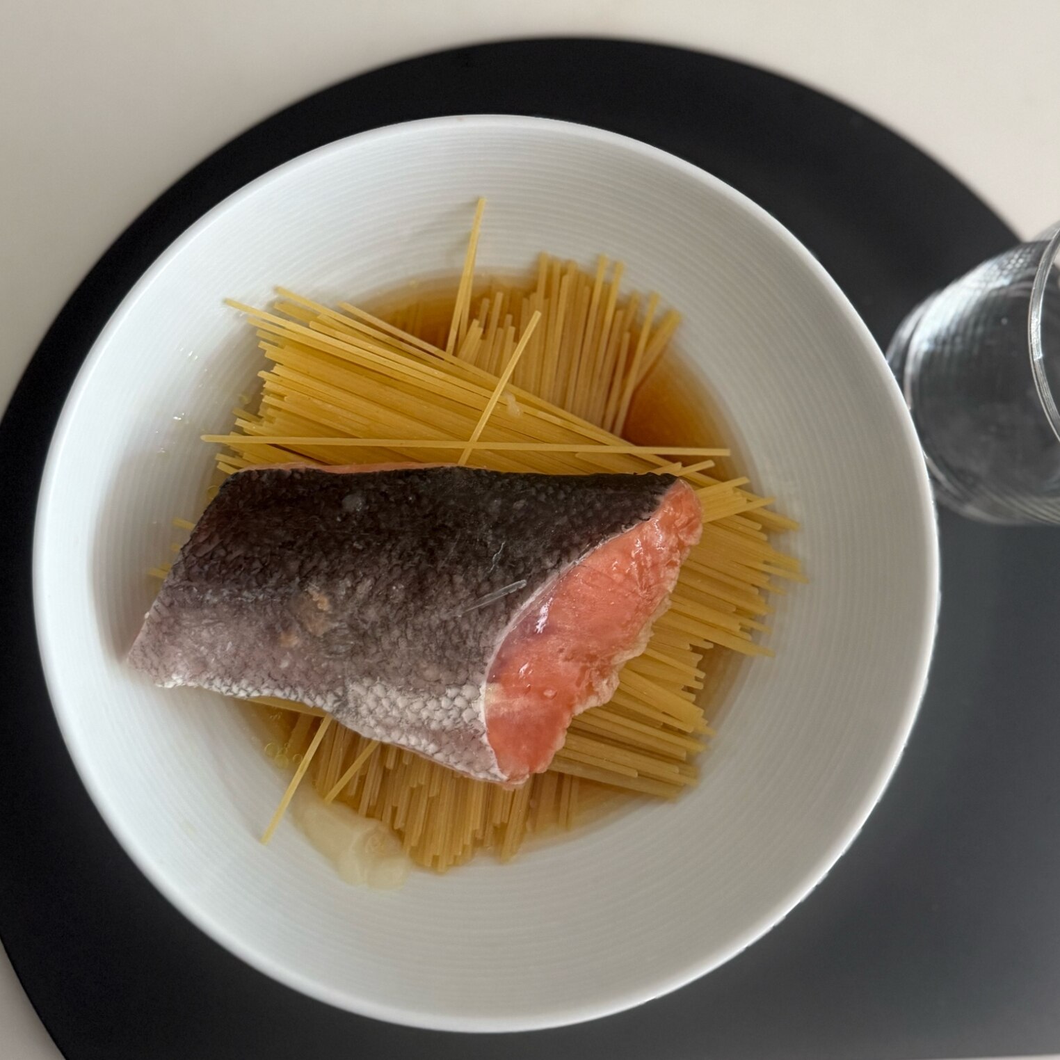 【無添加・無塩】プレミアム 骨取り 鮭 サケ 切り身 大サイズ (80g×10切) 2個購入500円 3個購入1,200円 OFF まとめ買いクーポン付 天然 骨なし チャック袋 バラ凍結 冷凍 グルメ ギフト プレゼント 父の日 - メイン画像 2