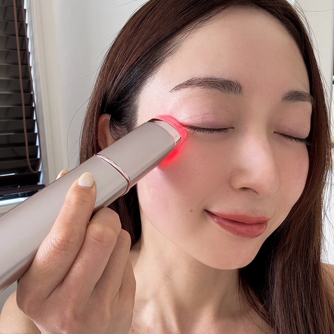 目元ケア 美顔器 | アクシージア メイト フォーアイズ AXXZIA MATE FOR