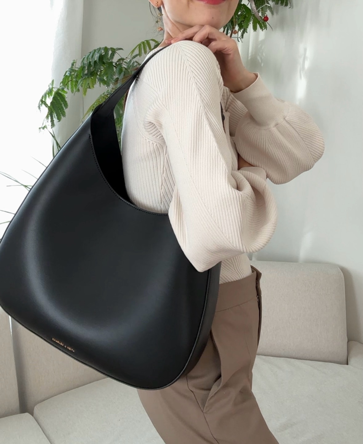 CHARLES & KEITH アガサ チェーンアクセントショルダーバッグ Agatha アガサ チェーンアクセントショルダーバッグ（ショルダー