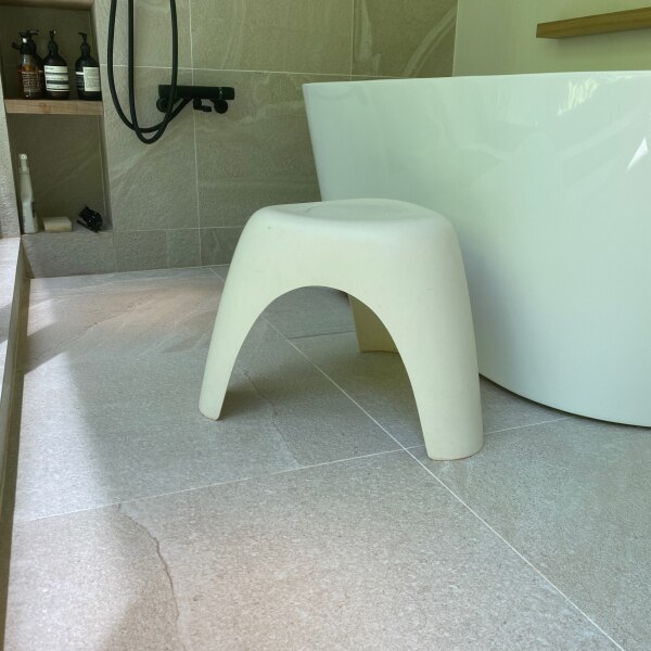 ヴィトラ vitra / 柳宗理 sori yanagi / エレファントスツール 白 黒 