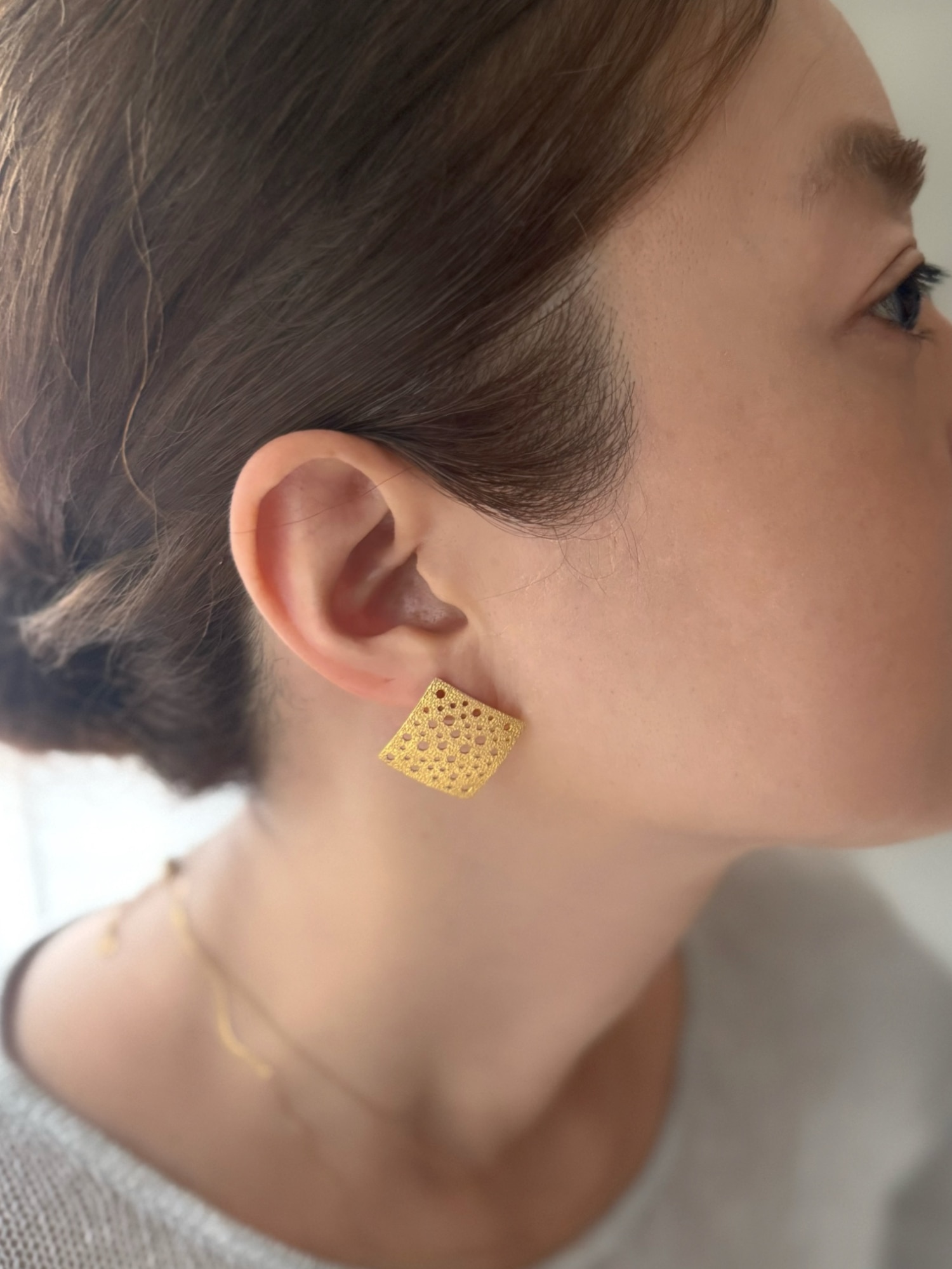 【楽天1位受賞】 ピアス chiakiさんコラボ ROOMコラボ 軽量 凹凸マットピアス イヤリング レディース 華奢 ステンレス サージカルステンレス シルバーゴールド k18 仕上 ニッケルフリー アクセサリー 金属アレルギー 対応 ピアス プレゼント シンプル ジュエリー kikiya - メイン画像 1