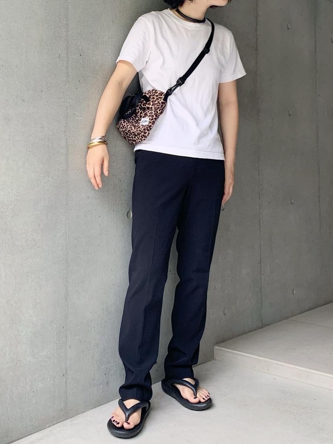 休日カジュアル。フジロック行きたい〜的な⚡️
☑︎ドリフターは買って本当に良かったです。
アクセントになるし軽いしガシガシ使えるし。
次はちょっと幅広めの牛柄を買うつもりです。
☑︎トー&トーも気持ち良すぎて週5で履いています、何かしら!
来年はグレージュを買おう…!
25cmを履いています。
#買ってよかった #夏コーデ #2021春夏 #カジュアルコーデ #ママコーデ #スラックス #tシャツ #白t #リカバリーサンダル #プチプラ #プチプラコーデ #ビーサンコーデ #モノトーンコーデ #アラフォーコーデ