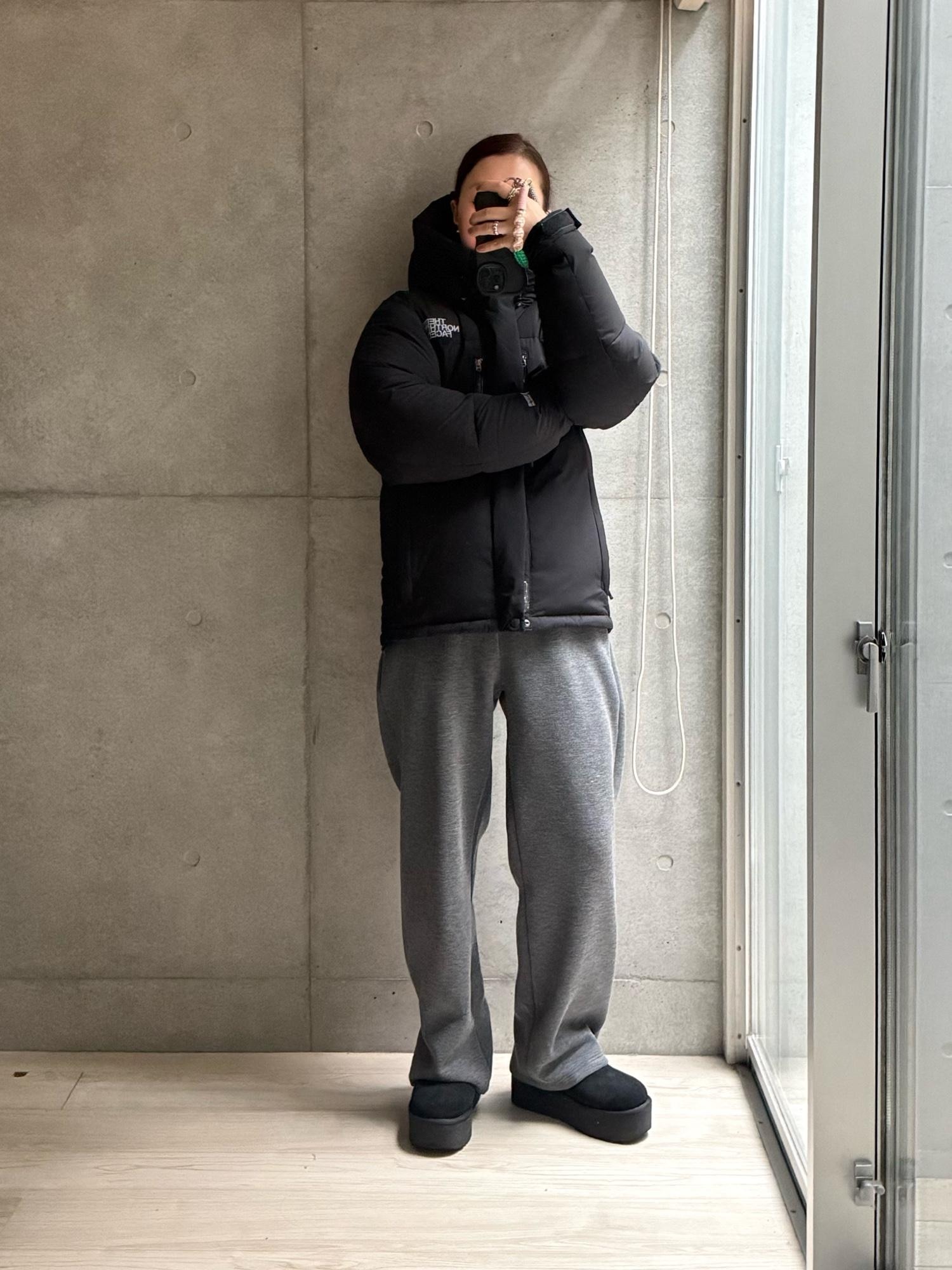 あったかアイテムコーデ。ダウンに裏起毛パンツにリアルムートンブーツ。最高。ダウン、このお店お安いです！正規品🤟