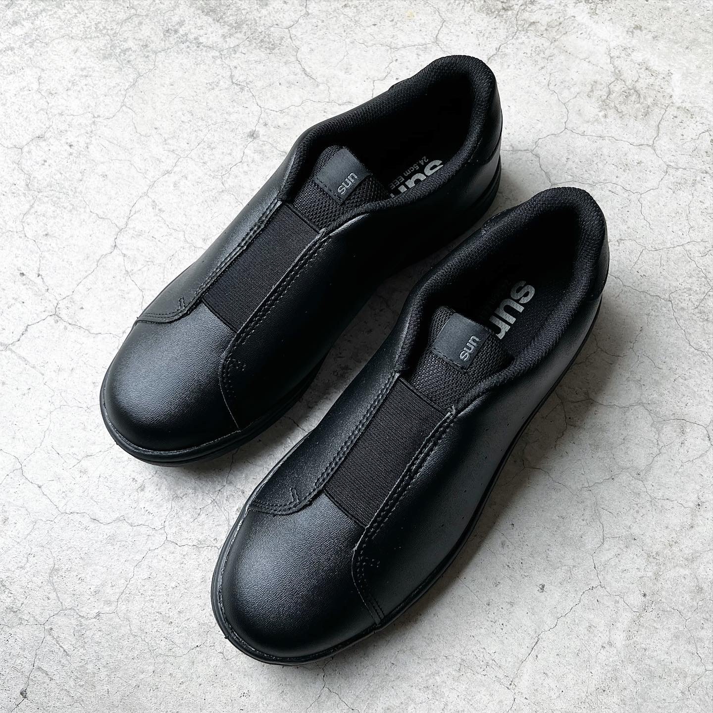 【LINE登録でクーポンプレゼント!!】コート系スムーススニーカー SUN 500 ブラック KF72342 黒 BLACK 甲ゴムスリッポン ユニセックス レディース メンズ 3E 22cm-28cm ワンマイル アサヒシューズ